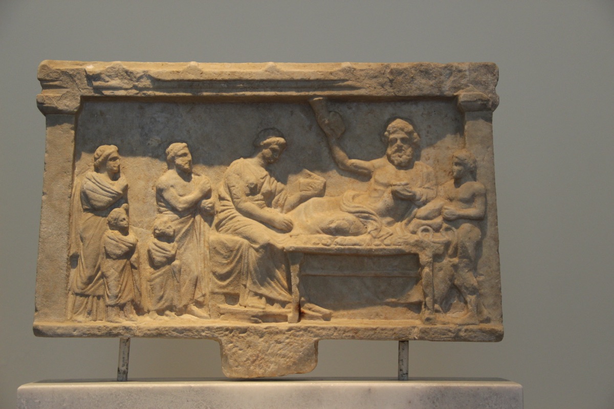 Antikes griechisches Marmor-Relief — Bankett-Szene