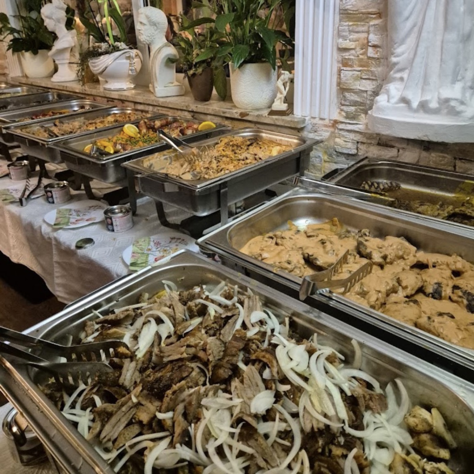 Wärmebehälter mit griechischen Spezialitäten