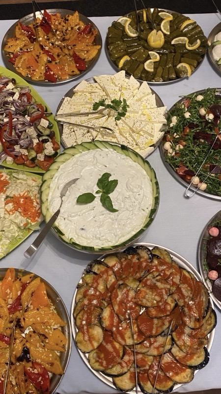 Klassische griechische Mezedes-Tafel — Vom Herzen